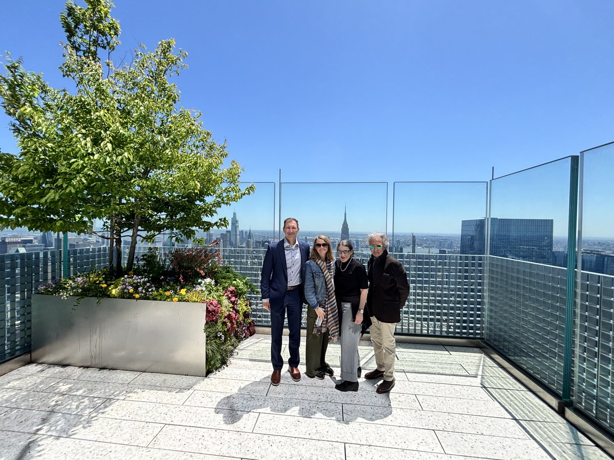 OhioStateFOD's tweet image. .@ckabourek and Amanda Hoffsis are seeking architectural inspiration in NYC.