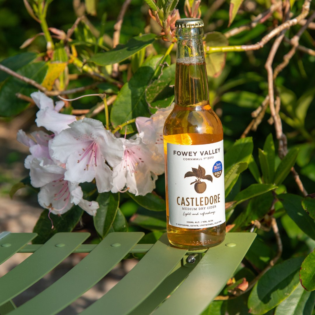 foweyvalley's tweet photo. What a perfect way to start the week - sunshine, blooming flowers, and a crisp Cornish cider in hand!

Plus, the bank holiday weekend is nearly here, and no matter where you're celebrating, you can savour the true taste of Cornwall with every sip 🍏
 
https://t.co/vhPRF4Od9d https://t.co/ZbtQ2tBNwG