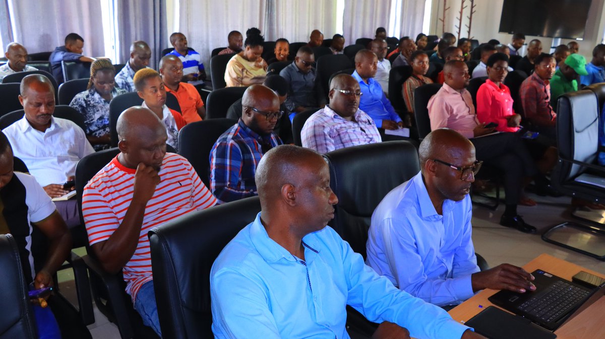 Kirehe District (@kirehedistrict) on Twitter photo Uyu munsi umuyobozi wāAkarere wungirije ushinzwe Iterambere ryāUbukungu <a href="/NzirabatinyaMo4/">Nzirabatinya Modeste</a>
ari kumwe nāumunyamabanga Nshingwabikorwa wāAkarere Mme Kamana Diane nāumuyobozi wāimirimo rusange <a href="/Uflora4/">UFlora</a> yayoboye inama y'abakozi bakorera ku rwego rwāAkarere bareba imihigo yose 2024-2025 Uyu munsi umuyobozi wāAkarere wungirije ushinzwe Iterambere ryāUbukungu <a href="/NzirabatinyaMo4/">Nzirabatinya Modeste</a>
ari kumwe nāumunyamabanga Nshingwabikorwa wāAkarere Mme Kamana Diane nāumuyobozi wāimirimo rusange <a href="/Uflora4/">UFlora</a> yayoboye inama y'abakozi bakorera ku rwego rwāAkarere bareba imihigo yose 2024-2025
