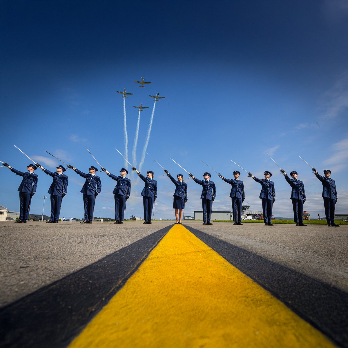 IrishAirCorps's tweet image. Today, the Air Corps Pilot Cadet Class of 2023 were commissioned as Officers of Óglaigh na hÉireann at Casement Aerodrome.
Best of luck to our newest leaders as they begin the next stage of their journey. 🇮🇪✈️
#IrishAirCorps #Commissioning #MilitaryAviation