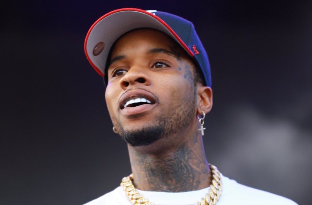 LollythabossAFC's tweet photo. @PicturesFoIder Congresswoman Anna Paulina Luna is urging Gov. Gavin Newsom to pardon Tory Lanezโฆ and the internet has thoughts.
Should he get a second chance?
#ToryLanez #AnnaPaulinaLuna #GavinNewsom #PardonTory #HipHopNews #TrendingNow #FreeTory #PoliticsMeetsPop #CultureDebate https://t.co/3t5hQCB41o