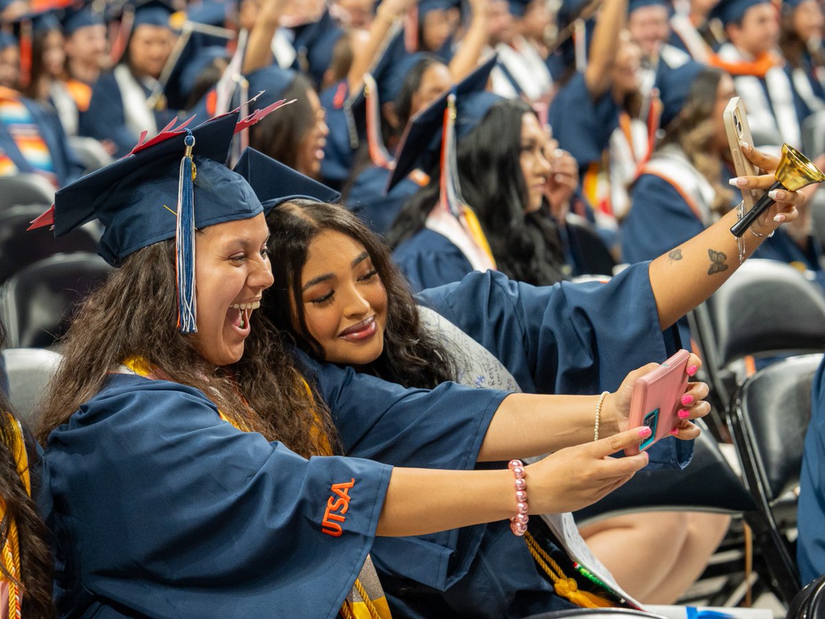 UTSA's tweet photo. UTSA Class of 2025, you turned your tassels and got those degrees. Cheers to a bright future! ๐
#UTSA #UTSAGrad25 #NowAndForever @UTSAAlumni https://t.co/xa5203UN8X