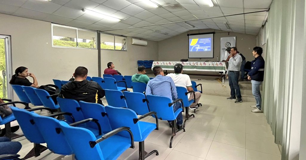 #ZamoraChinchipe | Capacitamos a técnicos de <a href="/AgriculturaEc/">Agricultura y Ganadería Ecuador 🇪🇨</a> en tema de Condiciones Higiénico Sanitarias en Centros de Faenamiento Artesanales de Aves, con el objetivo de articular acciones en beneficio de los productores. #AgrocalidadCapacita