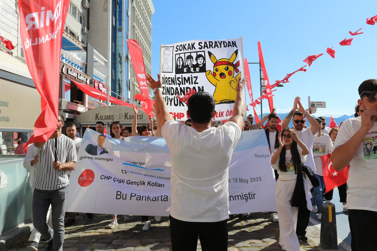 19 Mayıs’ta Çiğli Gençlik Kolları olarak meydanlardaydık!
Atatürk’ün izinde, adalet ve eşitlik için yürümeye devam!
Pikachu kostümüyle gönüllere giren Hasan Taşkan’a da coşkumuzu paylaştığı için teşekkürler!