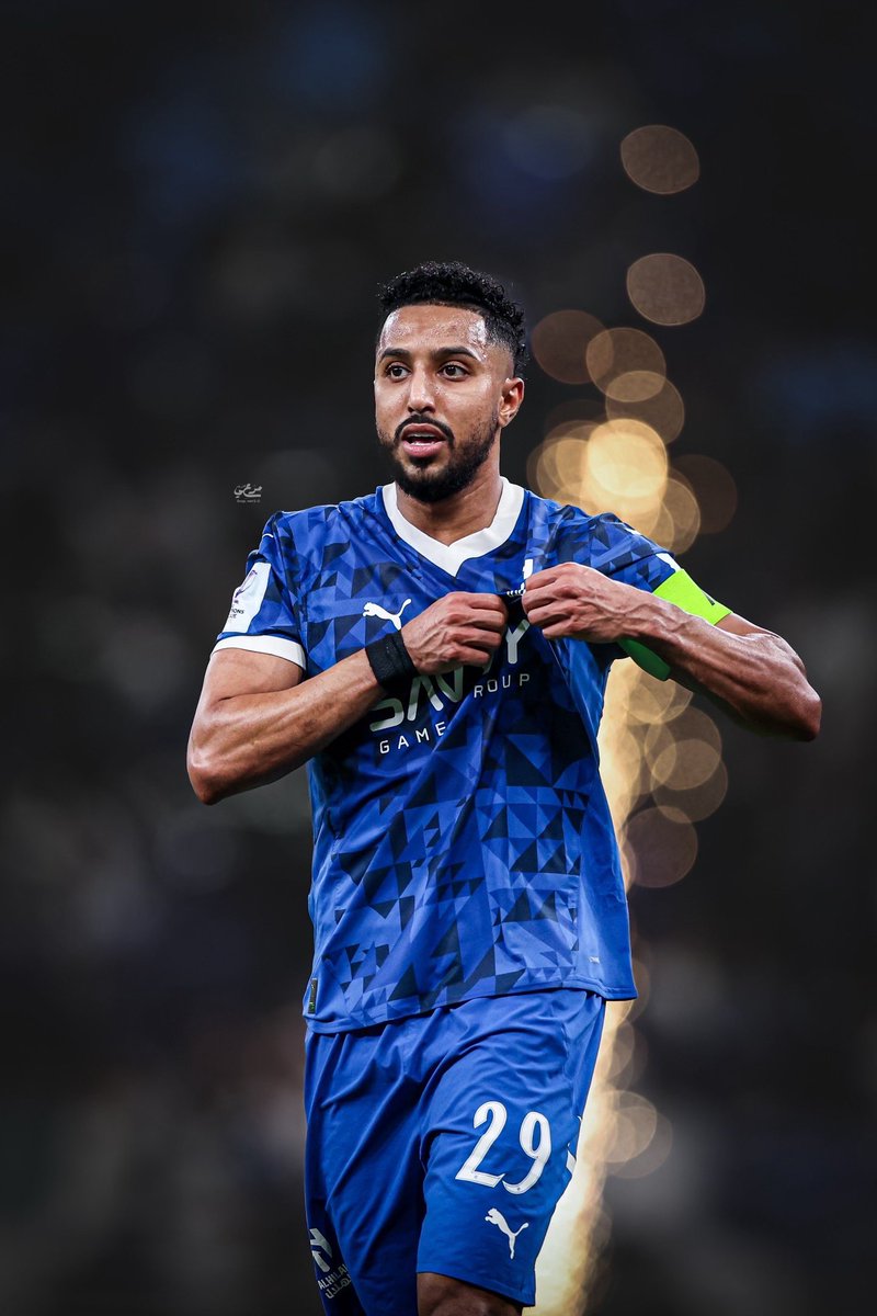 هل للذهب أن يصدأ؟ وهل يبقى النجم في سماءٍ مظلمة؟ هل يعقل أن يتغير الوفاء حين يكون أصله ثابتًا؟ 

تجديد الأسطورة سالم مع الهلال ليس بغريب، فكما لا يتغير لون السماء، ولا يفقد الذهب بريقه، يبقى سالم وفيًا للهلال، والولاء عنده ليس مجرد كلمات، بل حقيقة لا تنكسر