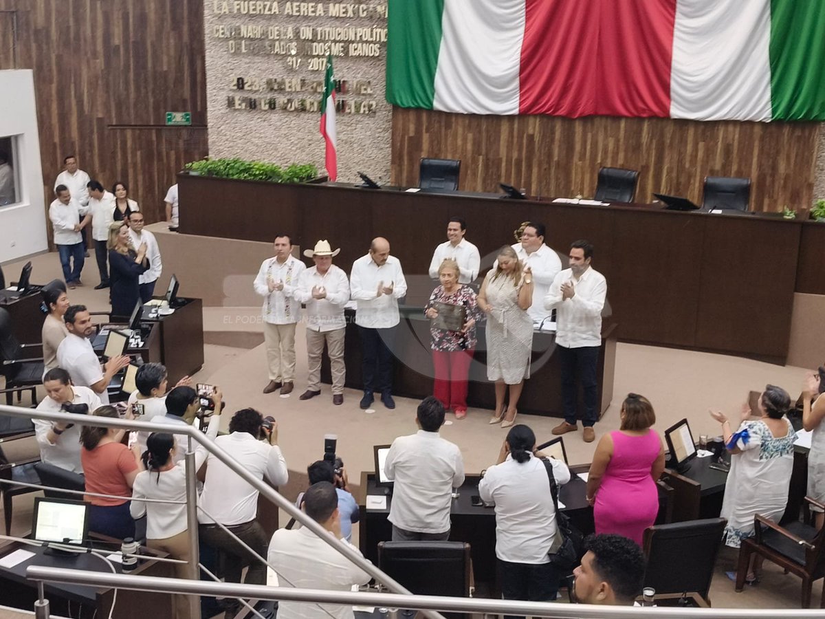 SIPSENOTICIAS's tweet photo. La maestra Ana Rosa Villanueva Pérez recibió el Reconocimiento a la Excelencia Docente que otorga el Congreso del Estado a quienes han contribuido de manera destacada al desarrollo educativo de Yucatán. https://t.co/ZaFhzJokxN