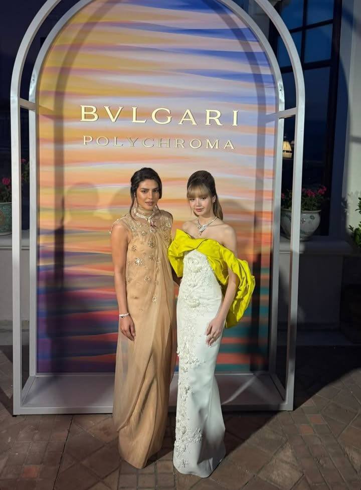 LISANATIONS_'s tweet photo. Lisa with Priyanka Chopra at the Bvlgari Polychroma event ✨

LISA BVLGARI POLYCHROMA #LISAxBvlgariHighJewelry #LISAXBVLGARI https://t.co/Owd8k8M6n7