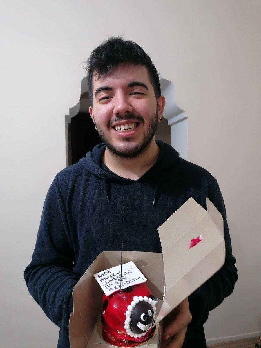 muryadogan's tweet photo. bana 2022 deki doğum günümde şöyle bir sürpriz gelmişti❤️🐞 https://t.co/hTz6PzHvE3