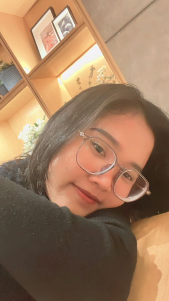 tmpatcurhatt's tweet photo. Kerja sambil tiduran enak kali yaa🤭 https://t.co/fZweiY1o8T
