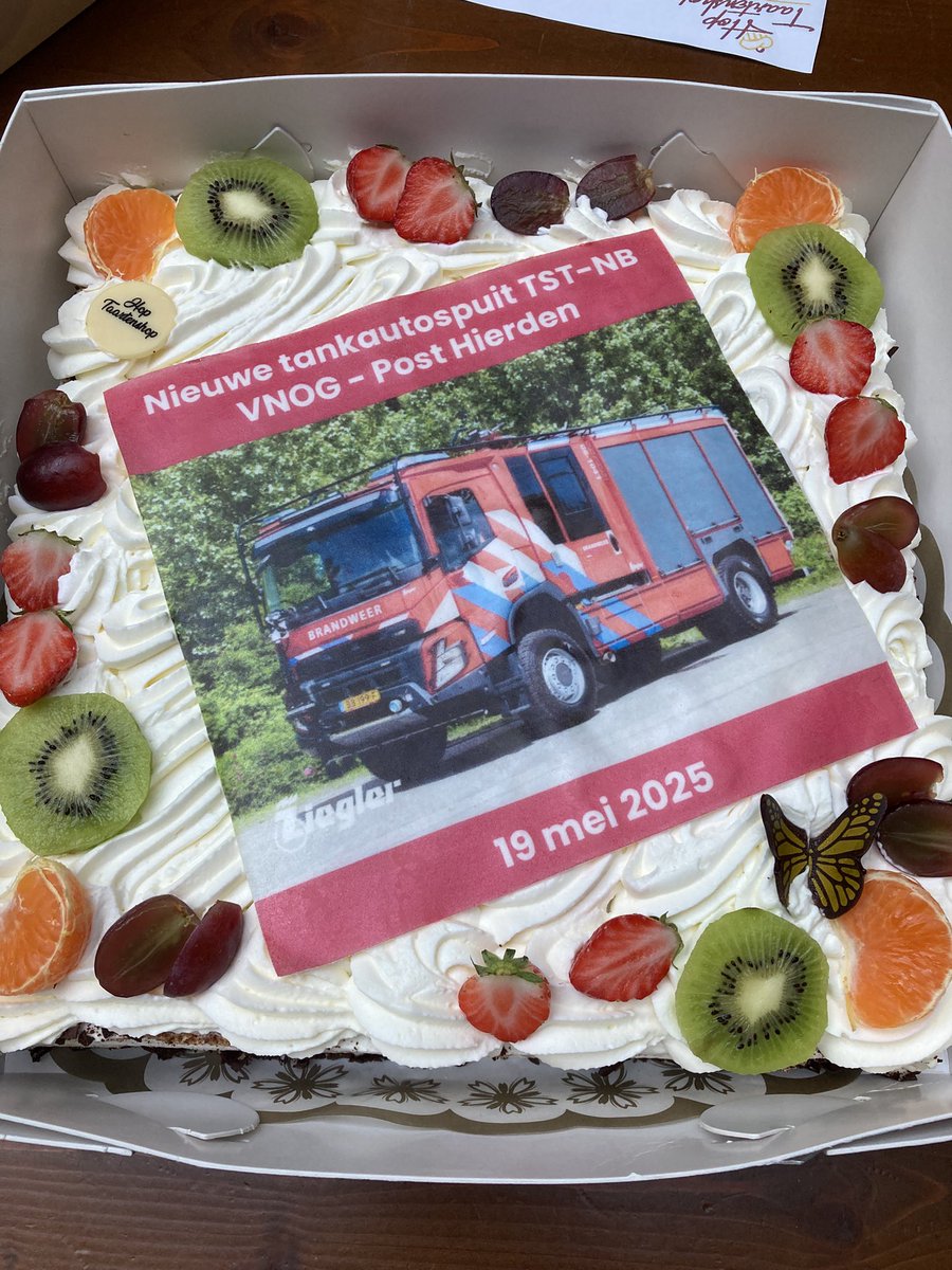 Bunte72's tweet photo. Een moment om te markeren. De post Hierden start als eerste post binnen de VNOG met het vakbekwaamheid programma van het nieuwe Combi voertuig. @VNOGregio #hierden #ziegler #volvo https://t.co/2vQ2XvvEFW