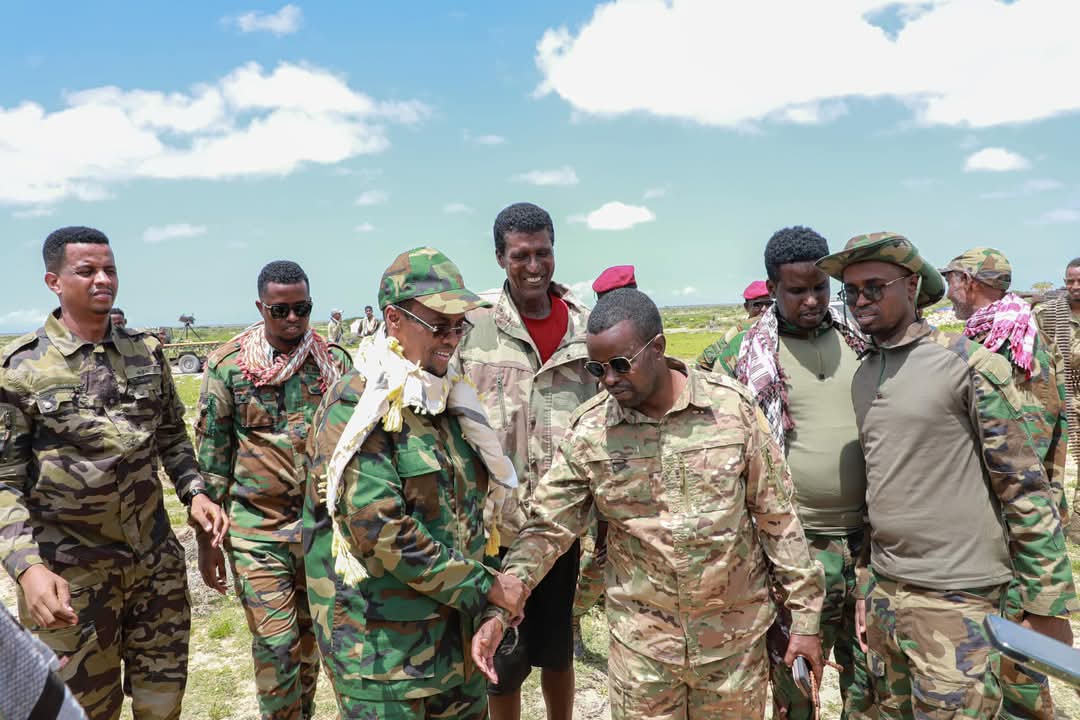 AbukarAddow1's tweet image. &quot;Mr. President @GudlaweHussein, your visit is a powerful gesture of solidarity. Our brave soldiers in #Wargadhi deserve every bit of recognition and encouragement for their tireless efforts against Al-Shabaab. United, we stand stronger. #Hirshabelle #SomaliaStrong&quot;