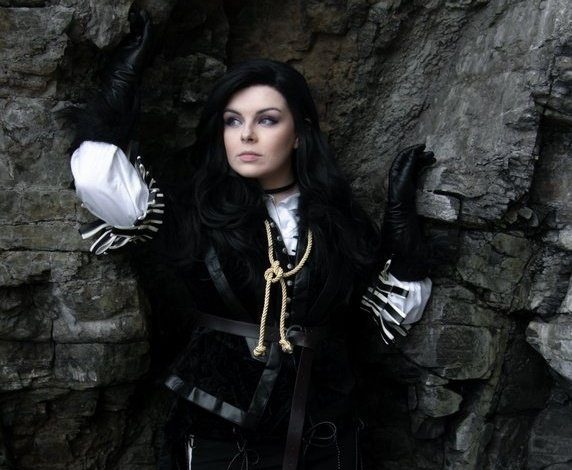 Happy 10 years of The Witcher 3, feat my Yennefer cosplay ⚔️

Fun fact: around 3 hours after my partner snapped these, he proposed! We've now been married for over 6 months ☺️