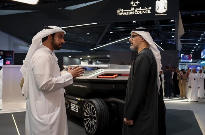 NationUae75630's tweet photo. Khalid bin Mohammed bin Zayed attends the fourth edition of the Made in the Emirates Forum, inspects the pavilions of a number of participating entities, and learns about some of the solutions that enhance the country's position as a leading destination in industries. #UAE_nation https://t.co/BmNxDphk75