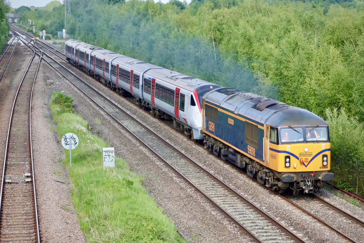 HiPa125's tweet image. GBRf #Class69 69008 ‘Richard Howe, with Greater Anglia #Class720 720553 in-tow, working 5Q39 1032 Ilford EMU Depot &amp;gt; Alstom Barton Central Rivers Depot across North Stafford Jn