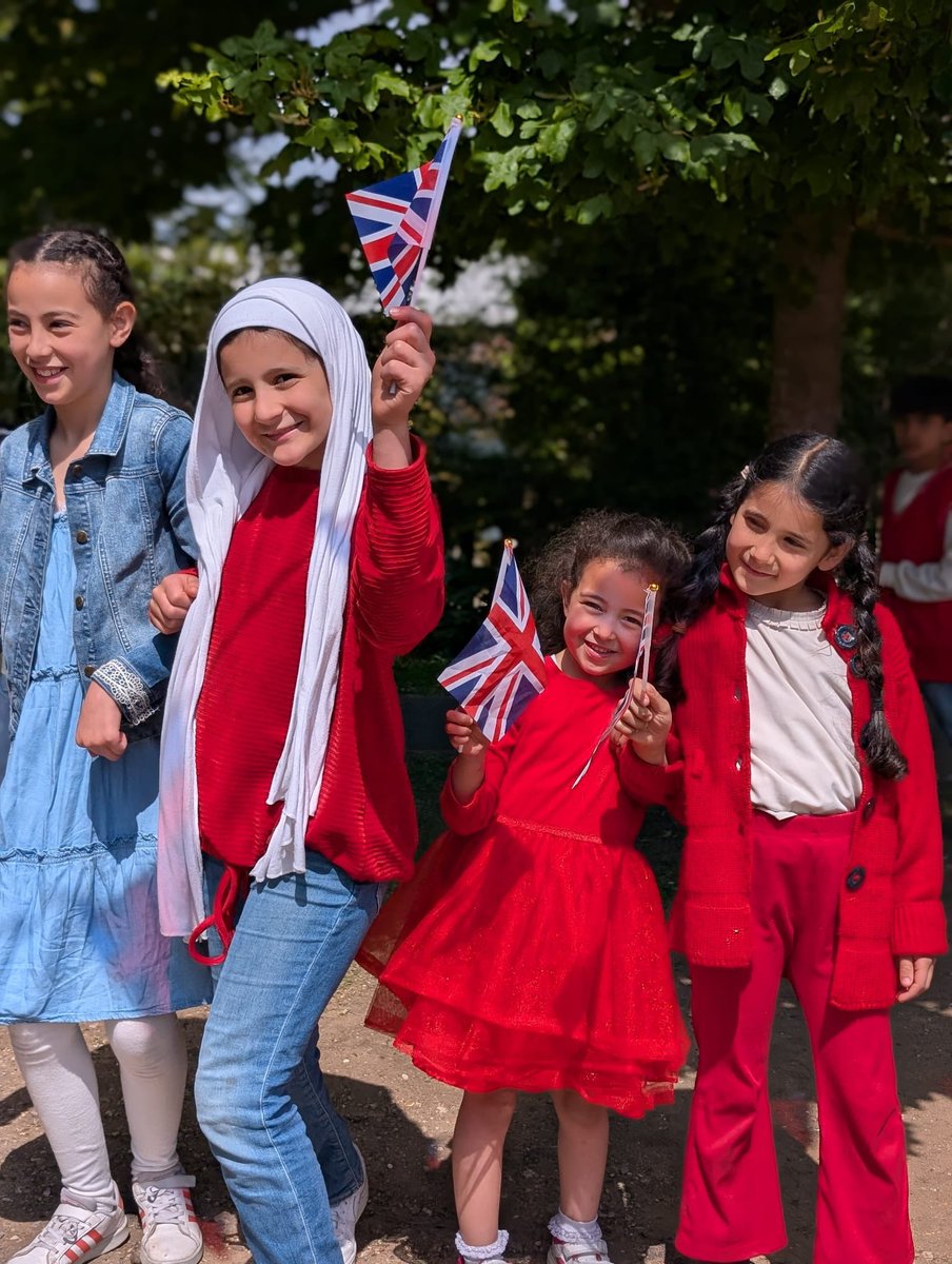 Last week, we honored courage, remembered heroes, and celebrated peace.The whole school worked together to retell the events of the war and VE Day with pride, songs, and stories.
Lest we forget.
#VEDay #History #PeaceAndHope #PrimarySchoolLife #LearningTogether #LestWeForget