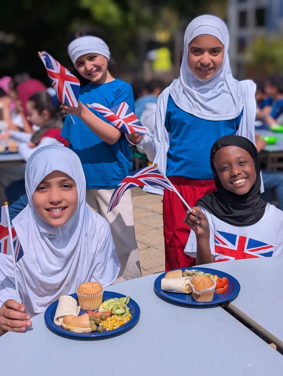 Last week, we honored courage, remembered heroes, and celebrated peace.The whole school worked together to retell the events of the war and VE Day with pride, songs, and stories.
Lest we forget.
#VEDay #History #PeaceAndHope #PrimarySchoolLife #LearningTogether #LestWeForget
