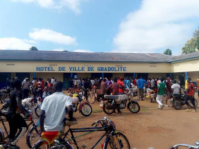 ⚡️ Tragédie à Gbadolite : Bertrand Bilambo, 18 ans et candidat à l’EXETAT, meurt électrocuté en manipulant un groupe électrogène. Le recours à ces appareils augmente suite à l’arrêt de la centrale de Mobayi Mbongo. #NordUbangi #RDC #EXETAT2025 
<a href="/StanysBujakera/">Stanis Bujakera Tshiamala</a> 
<a href="/jeunesseEP_RDC/">Ministère de la Jeunesse et Éveil Patriotique</a>