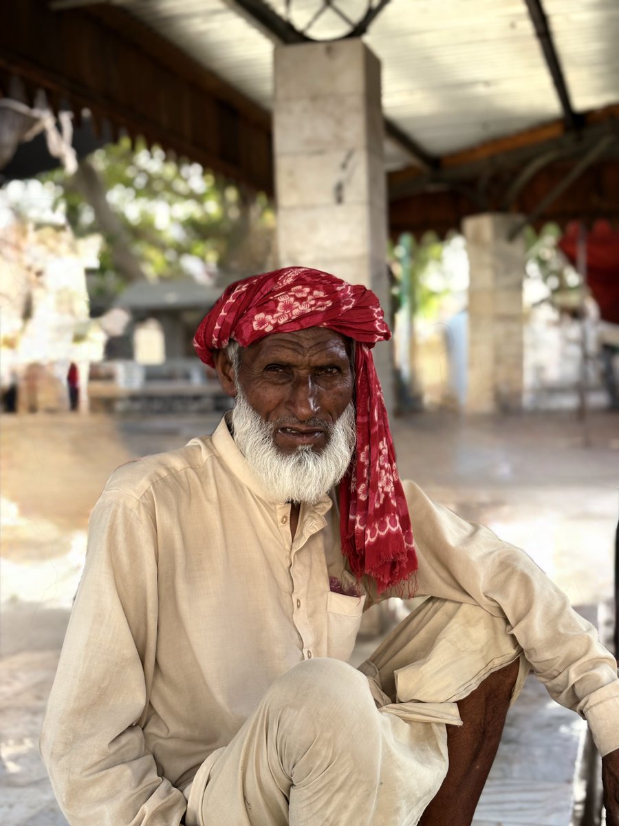 Saraiki_org's tweet photo. People of Kot Mithan

چاچڑاں وانگ مدینہ تے کوٹ مٹھن بیت اللہ

-Read full feature here: https://t.co/jHaueUaIDS

#KhawajaGhulamFarid #KotMithan #MithanKot #Portraits #Saraiki https://t.co/QqEOhhg4T5