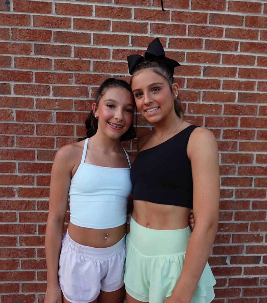 Alexa flying in center would feed families (pls let her and ruby split)