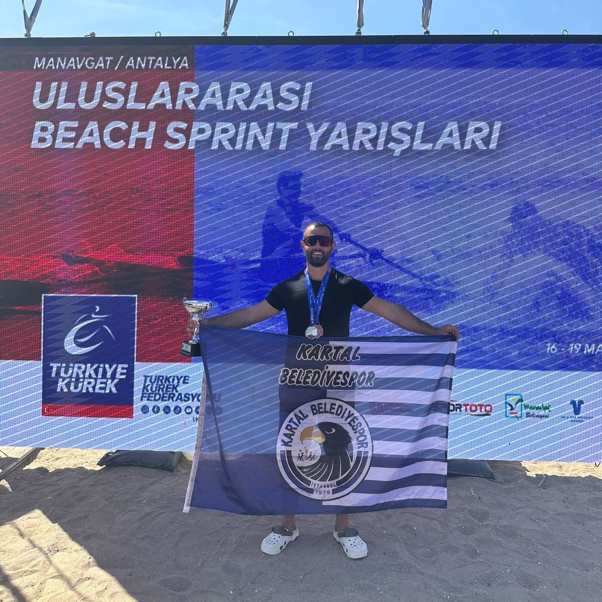 Şampiyon yine şampiyon!

Uluslararası Manavgat Sahil Sürat Yarışlarında Kartal Belediyesporlu kürekçimiz Fatih Ünsal; Erkekler Tek Çifte kategorisinde Bronz Madalya, Erkekler İki Çifte kategorisinde Gümüş Madalya kazandı. 

Tebrikler ve bu güzel 19 Mayıs hediyesi için teşekkürler