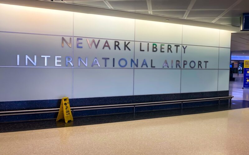 factpostnews's tweet photo. Newark Airport reportedly 'lost radio frequencies' today for the third time in the last two weeks. https://t.co/JriwhJkoqU