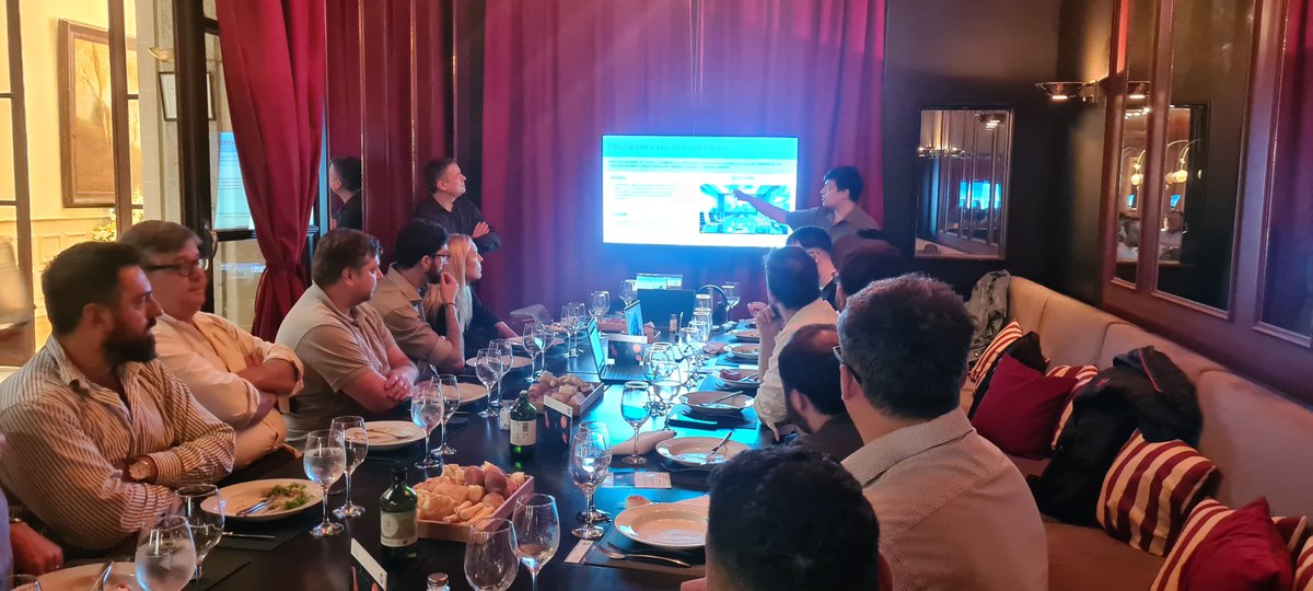 data_memory's tweet image. ¡Almuerzo de trabajo Data Memory y HP en el Círculo Italiano! Presentamos las últimas novedades de HP con foco en la #InteligenciaArtificial para cómputo, impresión y videoconferencia. ¡Un gran encuentro de networking y tecnología! #DataMemory #HP #IA #Tecnología