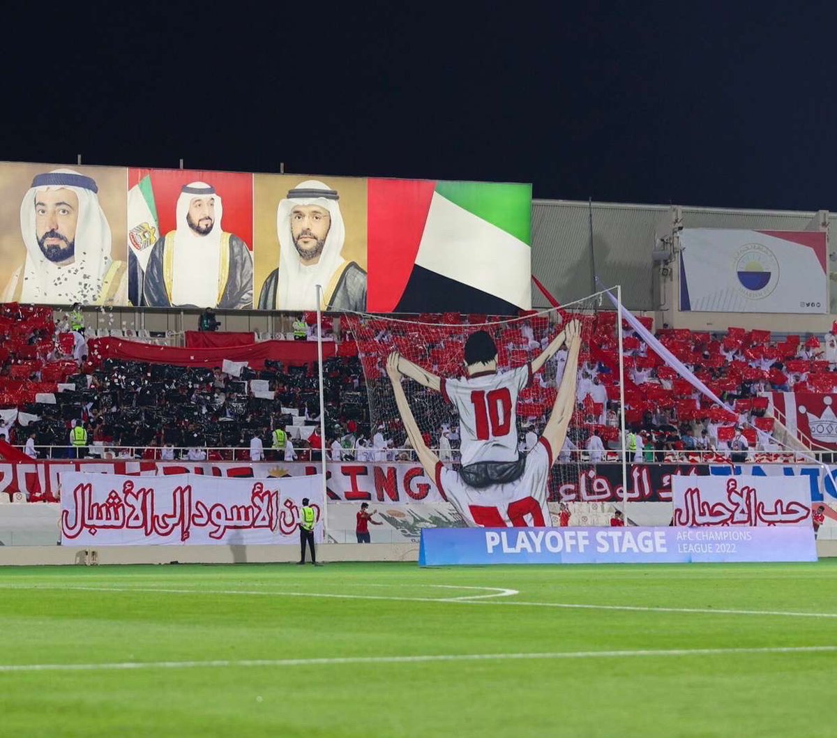 "من الأب إلى الأبن "
نتحدث هُنا عن الأجيال التي تتوارث الحب 
لا يسقط نادي خلفه قائد و شعب كبير
مدرج عظيم يتوارثون حب الكبير .. 🤍❤️♾️