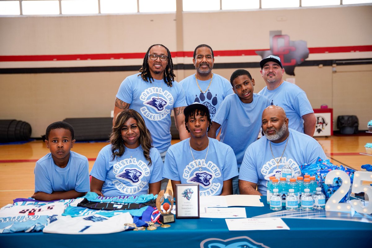 RoderickDoz1's tweet image. #AGTG I’m officially signed to @CoastalBendMBB , let’s work !! 
@CoachDMart21 @Del_CoachDel