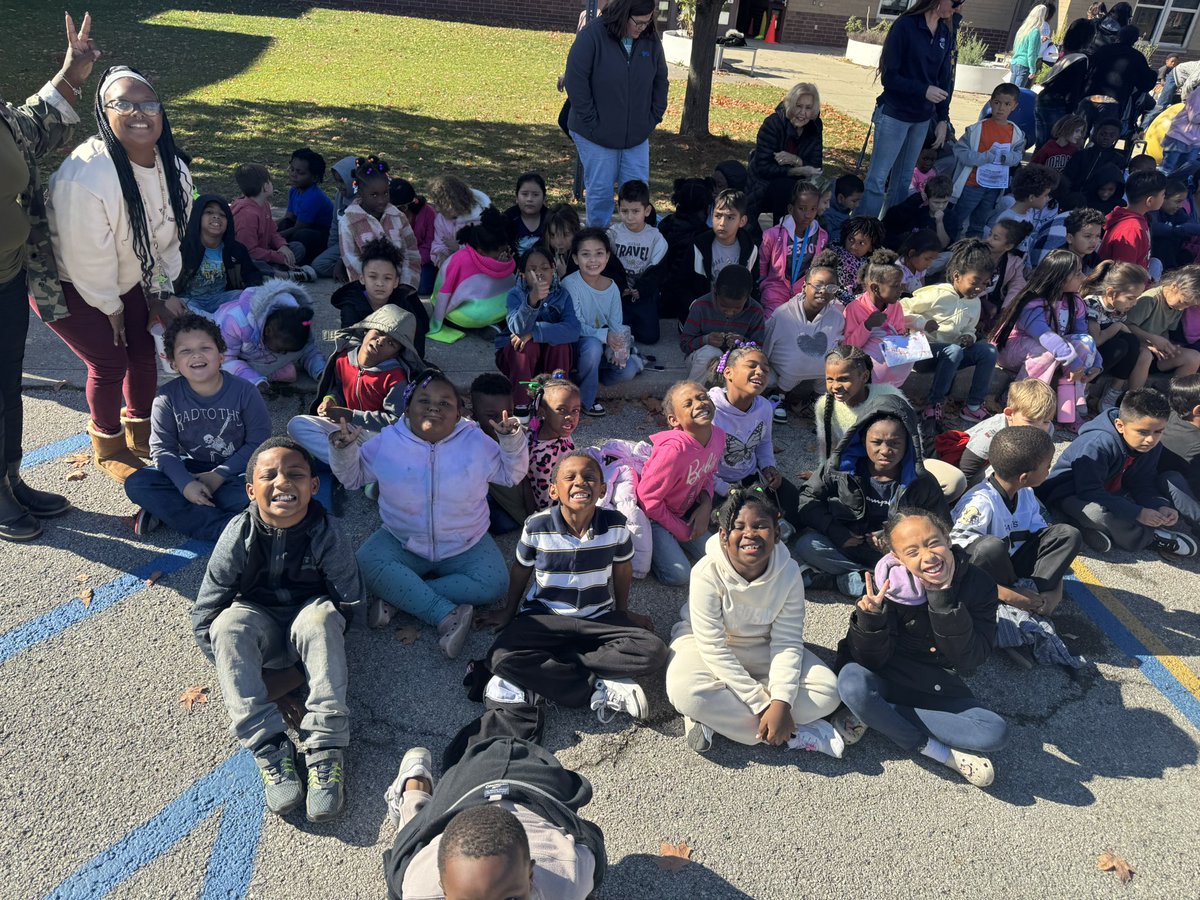 MsSpradley_JRL's tweet image. Ms.Spradley’s 2024-2025 class ❤️❤️ 4 more days with the best kiddos! #lowerelementary #montessori