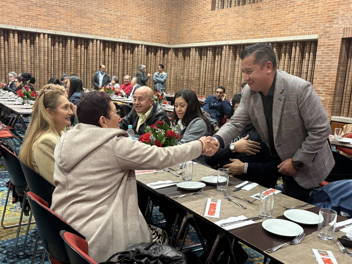 gtarazona1's tweet photo. Hoy celebro junto a nuestra comunidad universitaria el Día del Docente. 👨‍🏫 

Gracias por su entrega diaria, por sembrar conocimiento y por formar generaciones con vocación y conciencia.

¡La educación transforma, y ustedes son los protagonistas!

#DíaDelDocente #UniversidadDistrital #SomosEducadores