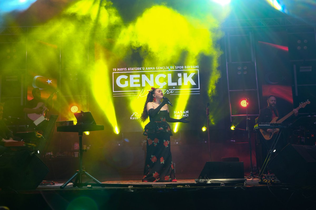 19 Mayıs Atatürk'ü Anma Gençlik ve Spor Bayramı'mızda komşularımızla Ceylan Ertem konserinde buluştuk. 

19 Mayıs umudun, direnişin ve özgürlüğe tutkumuzun simgesidir. Gençlerimizle birlikte aydınlık yarınlara yürüyoruz!

Yaşasın 19 Mayıs!
Yaşasın Mustafa Kemal Atatürk 🇹🇷
