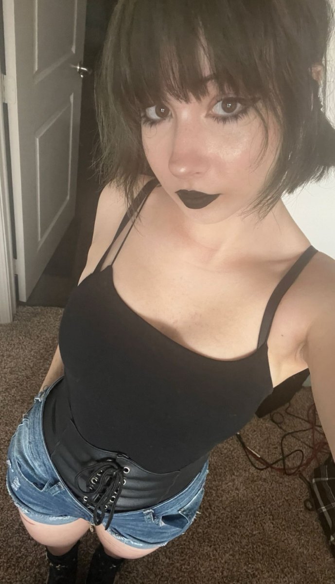 say hi and ill send what i shouldnt be sending 🤪