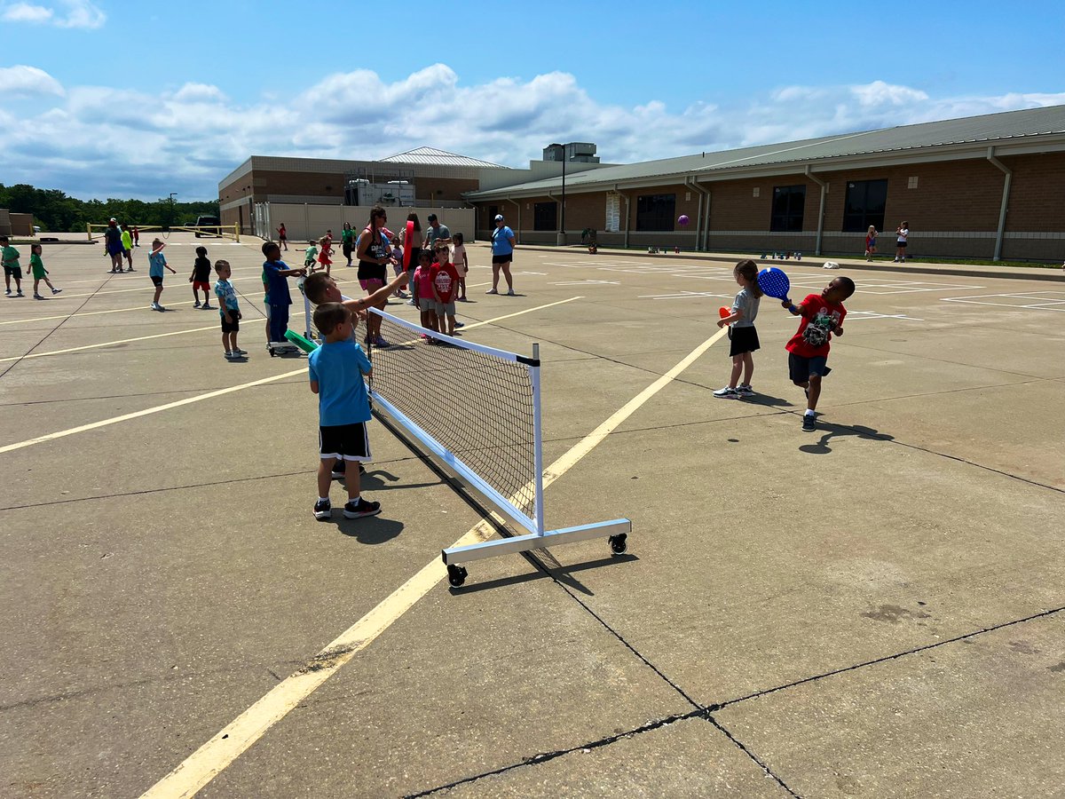 Vv is for very fun day at Field Day! We’re so thankful the weather held out! #SCEsoars