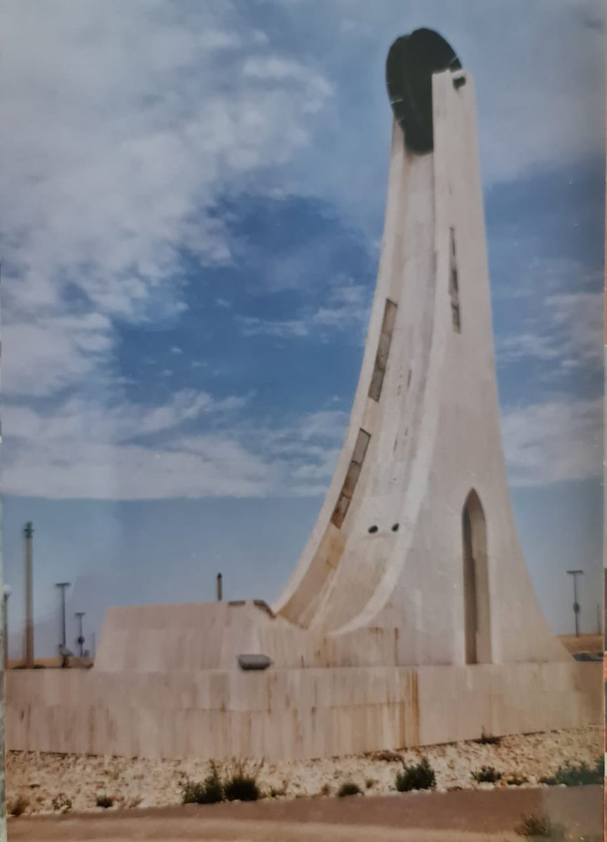 kocolord's tweet photo. على الخرجي من مواليد عشيرة سدير ١٩٢٧ و درس فن النحت في معهد الفنون الجميله في بغداد ١٩٤٥ و أكمل الفنون و الوسائل السمعية البصرية في مصر في منصف الخمسينات و مارس النحت حتى عام ١٩٦٥ حيث بداء مشوارك الإعلامي. وعاد مرة آخر لنحت بي بناء مجسمين في جامعة الملك سعود ١٩٨٠ ولا يزال موجودين https://t.co/f0LYK6Voy2