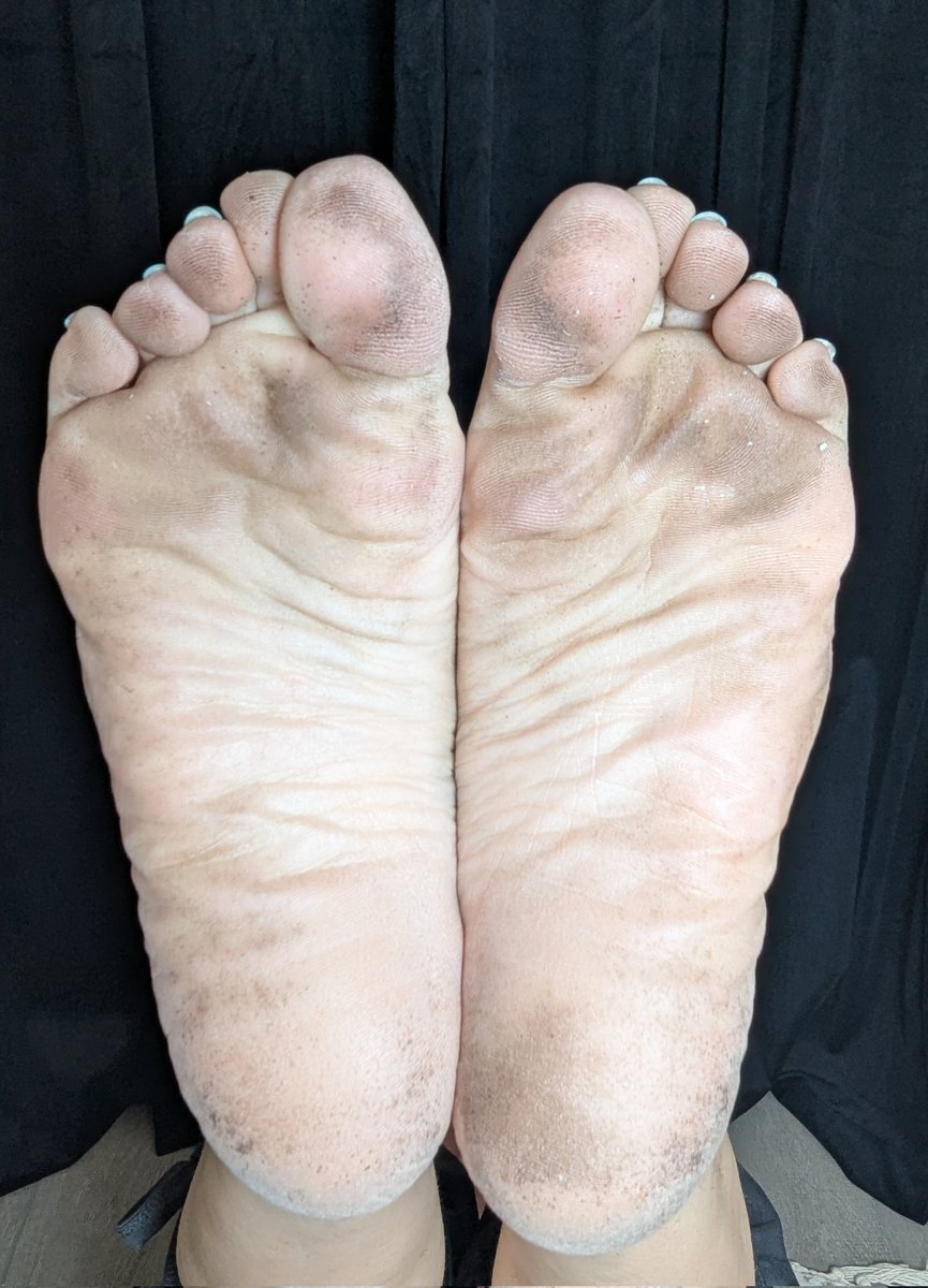 TSweetfeet's tweet photo. Dirty feet! 
FYI: I haven't been answering messages, so for anyone who has been messaging me, I've been ignoring everyone, not just you 😬😂 https://t.co/Qt58bhRboM