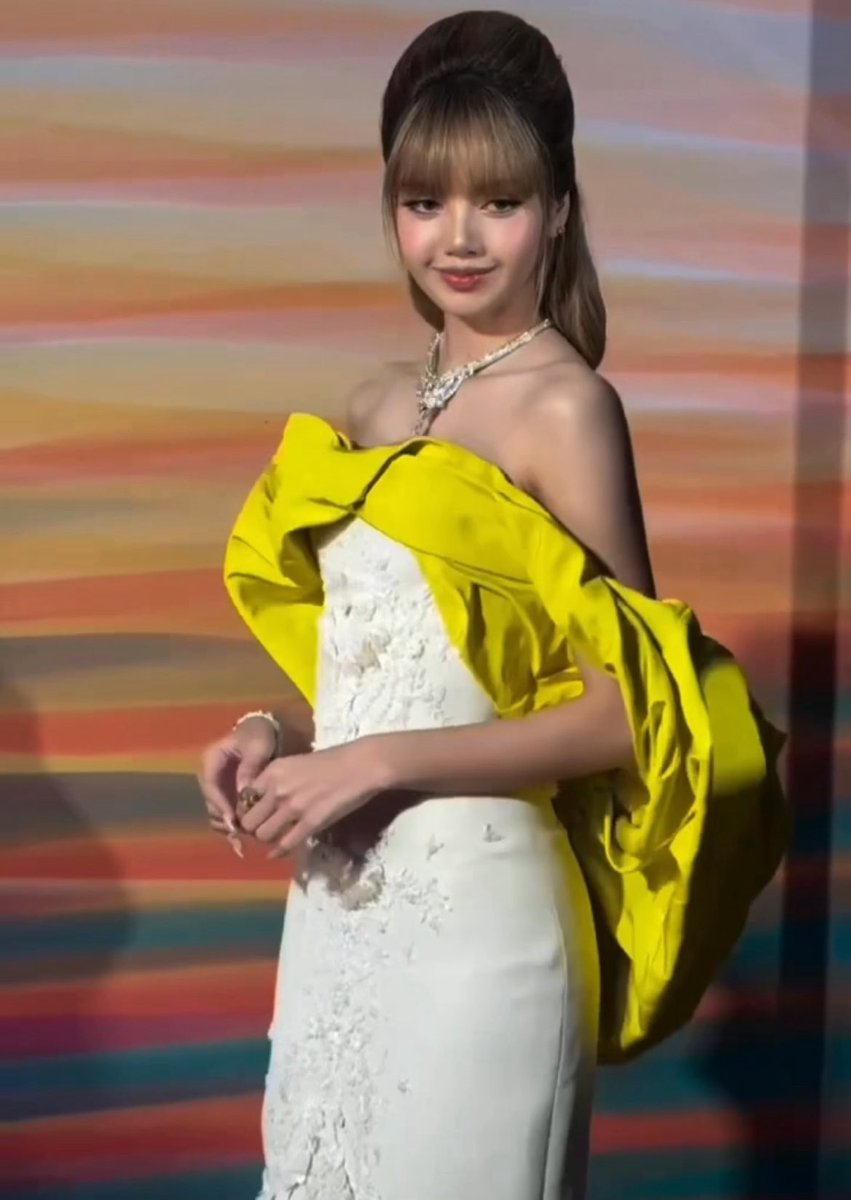 lalaluvlalisa's tweet photo. a portrait of elegance 😍👑

LISA BVLGARI POLYCHROMA #LISAxBvlgariHighJewelry #LISAXBVLGARI https://t.co/UWCa2PF0lm
