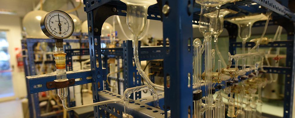 #LaUNLPInvestiga Te gustaría conocer cómo es por dentro el lugar donde se calcula la edad de los fósiles? Te  mostramos un poquito del Laboratorio de Radiocarbono del Instituto de Investigaciones Geológicas de la #UNLP. 💎