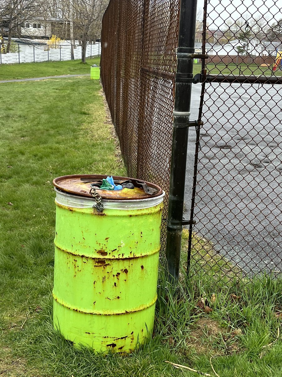LibbyMCarew's tweet photo. @City0fStJohns these 2 garbage cans at Conway Glen Park have been full for a week. Pls empty them more frequently. @DannyBreenNL #stjohns https://t.co/n15NaF0mMX
