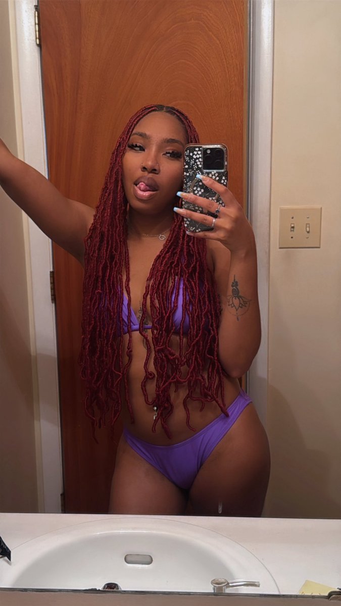 Callmeshegoo's tweet image. Pool day after a long, drunk birthday weekend☀️