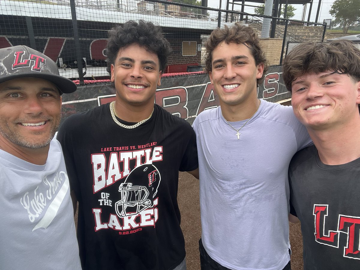 CoachRogers7's tweet image. Always good to see Alumni come back home and watch playoff practice! Miss these guys.