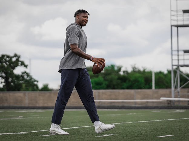 Gunslinger QB Academy ®️ tweet media