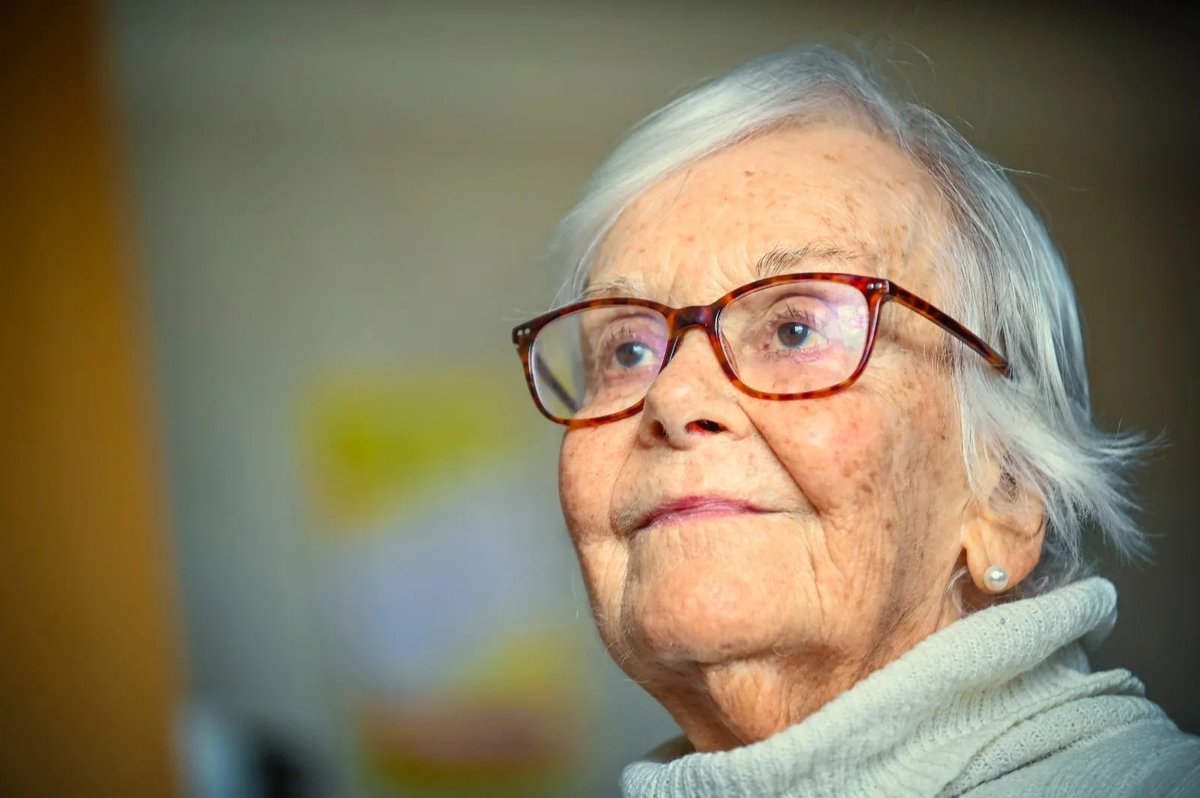 La Embajada del Uruguay  en los Estados Unidos informa que, ante el fallecimiento de la Ex Subsecretaria de Relaciones Exteriores, María Bernabela «Belela» Herrera Sanguinetti, se abrirá un libro de condolencias en su sede  diplomática. El libro estará disponible  para su firma