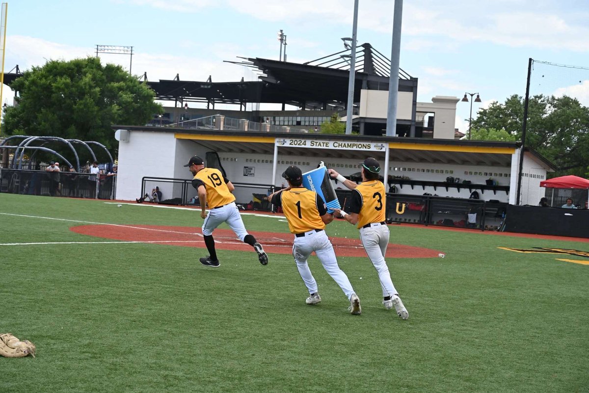 jakemccann__'s tweet image. Left it better than we found it… 3 state championship appearances in 4 years including the first baseball state championship in school history. The best days of U-High baseball are undoubtedly ahead. Extremely proud to have represented the U! #1out