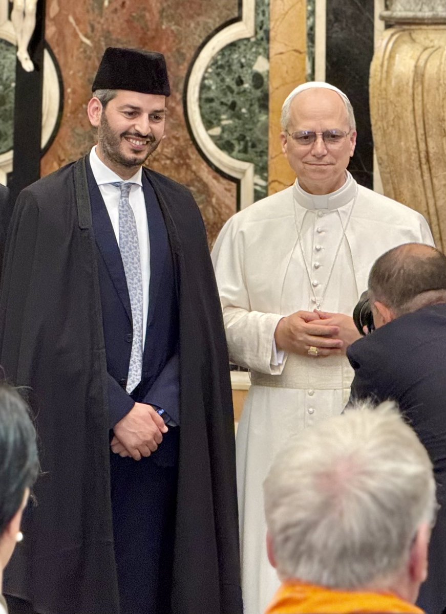 Oggi, il nostro Presidente, dott. Yassine Lafram ha incontrato il #Papa, portando la voce disperata di #Gaza. Abbiamo chiesto un gesto di umanità, una visita per fermare il genocidio e rompere l'assedio. Le parole di ieri del Papa sono state un conforto, ora un'azione concreta.