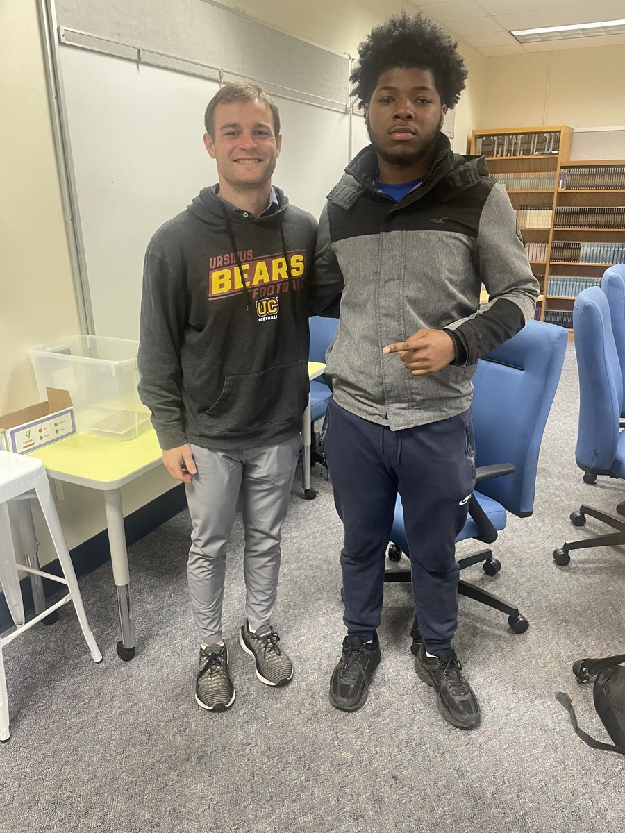 MauriceJordan01's tweet photo. Thank you @CoachDiVergilis for taking your time to talk to me about the program. @AndrewErby https://t.co/uMUa5Pr6CV