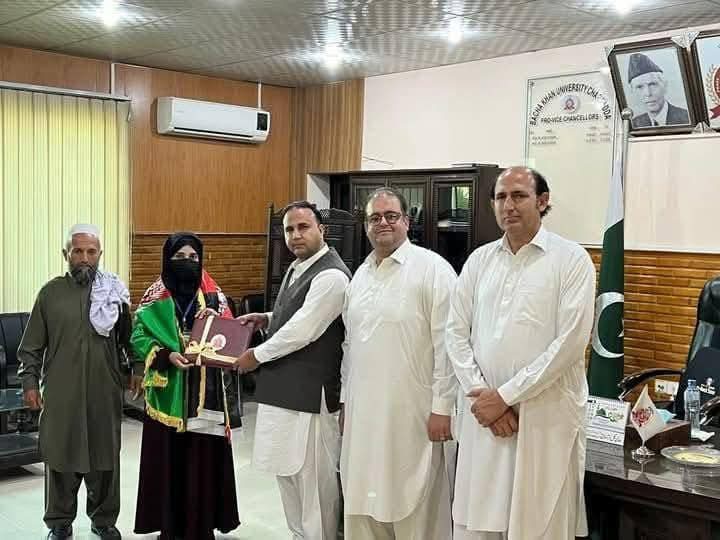 hamdardsherani9's tweet photo. اېمل دې وپیژندو ؟؟؟
@AimalWali
#AwamiNationalParty https://t.co/vRlJjkAmBI