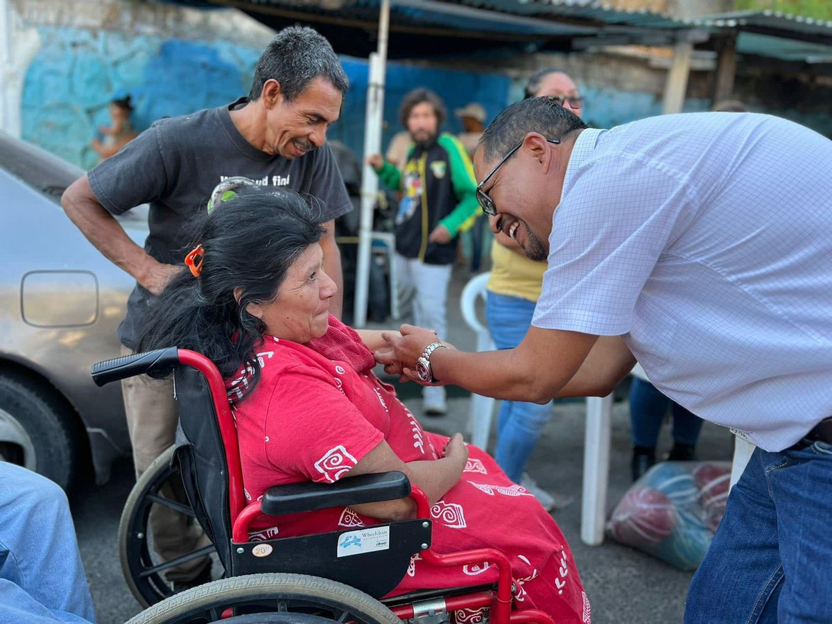 ComunitariosES's tweet photo. 🙌 El compromiso es con nuestra gente
El #MovimientoSocialComunitario continúa trabajando de la mano con voluntarios y personas solidarias para llevar soluciones a quienes más lo necesitan.
#ComunitariosEs #SillasDeRuedas🧑🦽 #MovientoSocialComunitario #PromoviendoSoluciones https://t.co/RynhN2fV9S