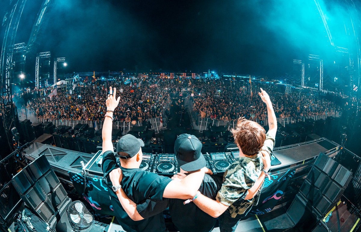 SlanderOfficial's tweet image. SLANDER B2B @NGHTMRE ✅

EDC THAT WAS OUT OF THIS WORLD

THE FIREWORK MOMENT..
IT LEFT US SPEECHLESS…

THANK YOU THANK YOU THANK YOU

GUD VIBES FOREVER ❤️