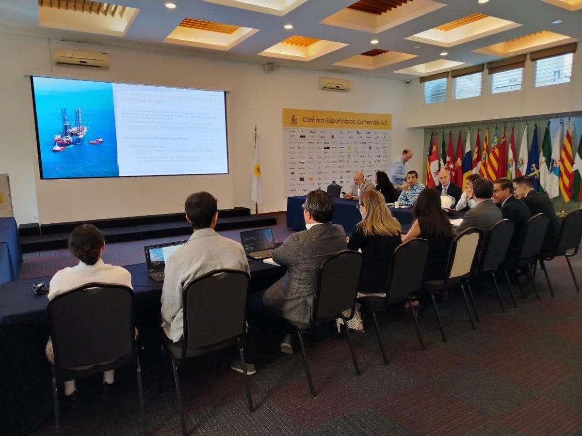 ksomohano's tweet image. Hoy, en la 2a sesión de la Comisión de Energía de @camescommx, tuvimos una sesión de lujo con las exposiciones de @garcialcocer y Oliver Flores de @DiomAnalytics sobre la LESE y la CNE, y de Marco de la Peña y @Cuatrecasas sobre el nuevo marco regulatorio.

#Energía #Regulación