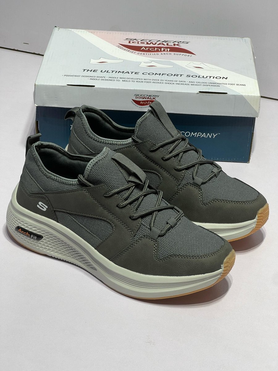 Skechers 

🔖 ₦32,000 only
 
 Sizes 40-47 

📍 Kaduna and Delivery is nationwide 

Call or WhatsApp 08028482834

Check our media, RT and Patronize us 🙏